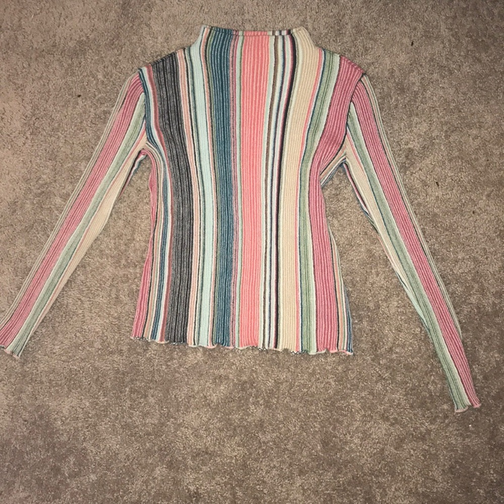 Long sleeve turtleneck sweater.